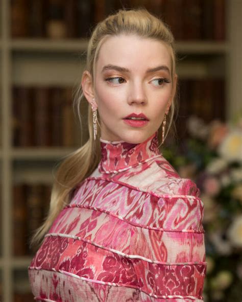 Celebrity Fakes > Images > Celebrity > Anya Taylor